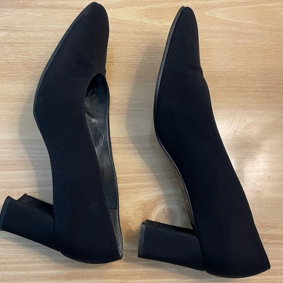 Stuart Weitzman women’s black fabric heels with leather soles size 6 1/2 B - Picture 5 of 10